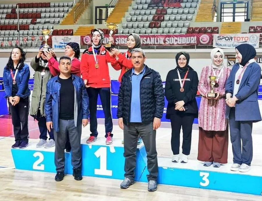 SCÜ Masa Tenisi Takımlarından Önemli Başarı