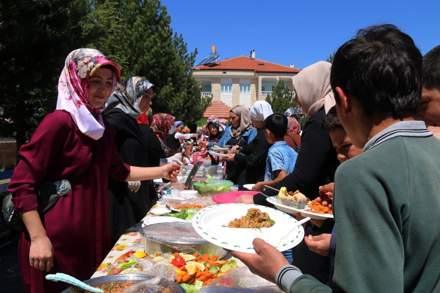 Kermes Geliriyle Geziye Götürülecekler