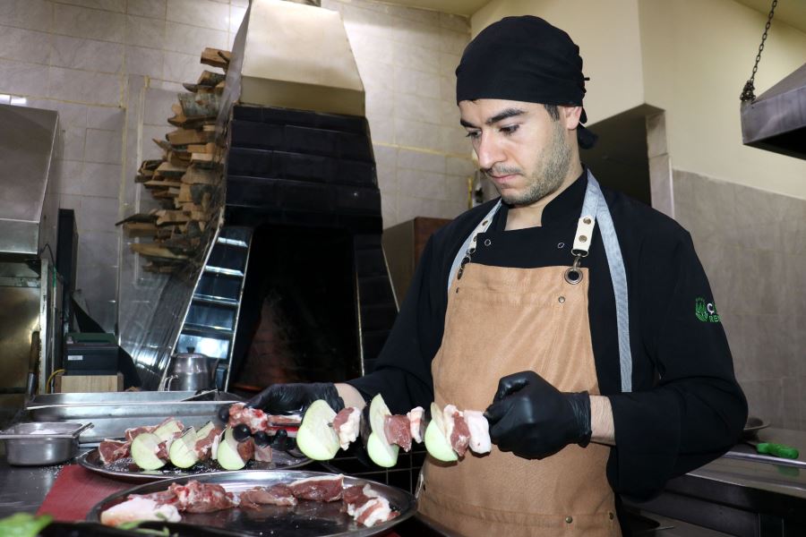 Sivas Kebabı Damak Çatlatıyor 