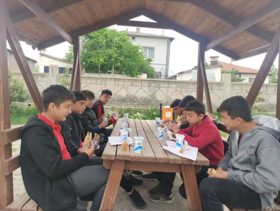 Tüm Okula Döner İkram Etti