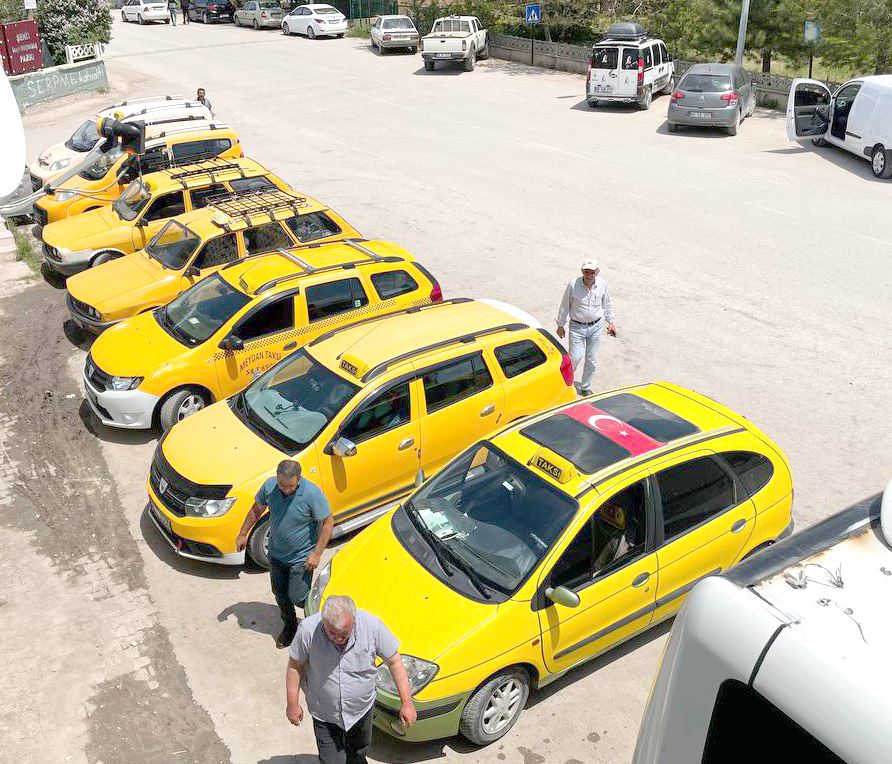 Korsandan Bıkan Taksiciler Kontak Kapattı
