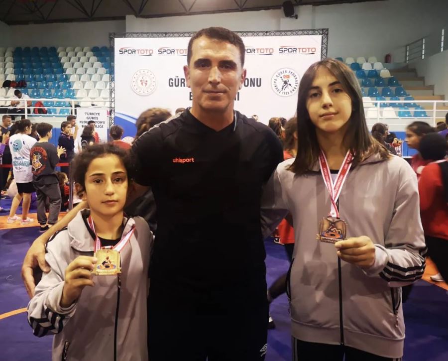 Güreşçi Kızlar 2 Madalya Kazandı
