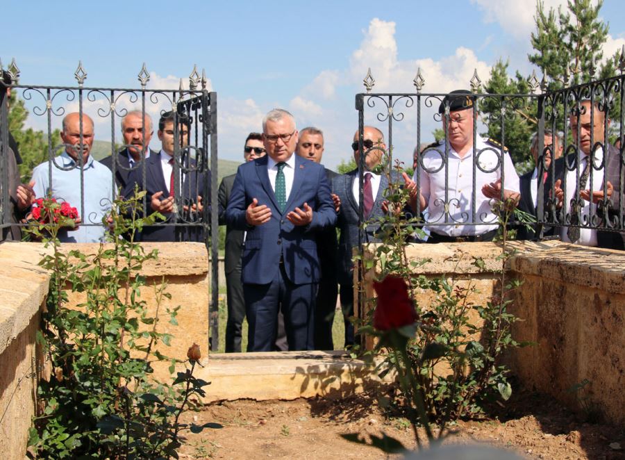 Vali Şimşek, Aşık Veysel Müzesi ve Muhsin Yazıcıoğlu Anı Evi'ni Ziyaret Etti -- Video