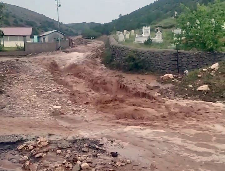 Yağış Hasara Neden Oldu 