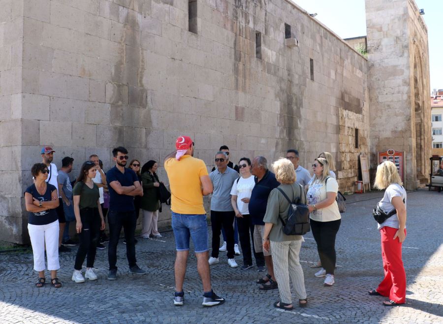 Herkes Antalya'yı Antalyalı Turistler Sivas'ı Tercih Etti 