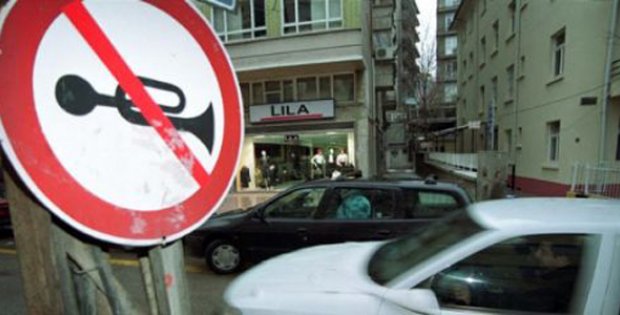 Siyasileri Uyarıyoruz