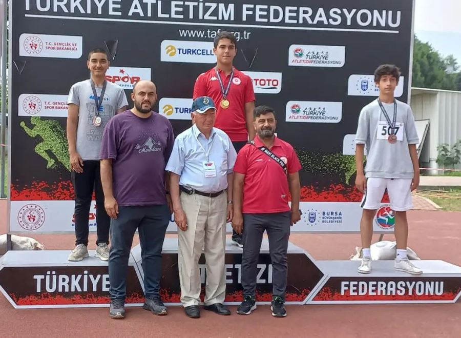 Atletler 1 Gümüş, 1 Bronz Kazandı