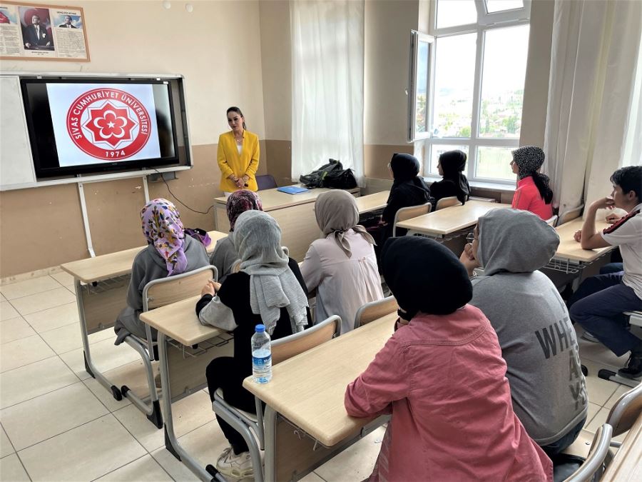 Lise Öğrencilerine Tanıttılar