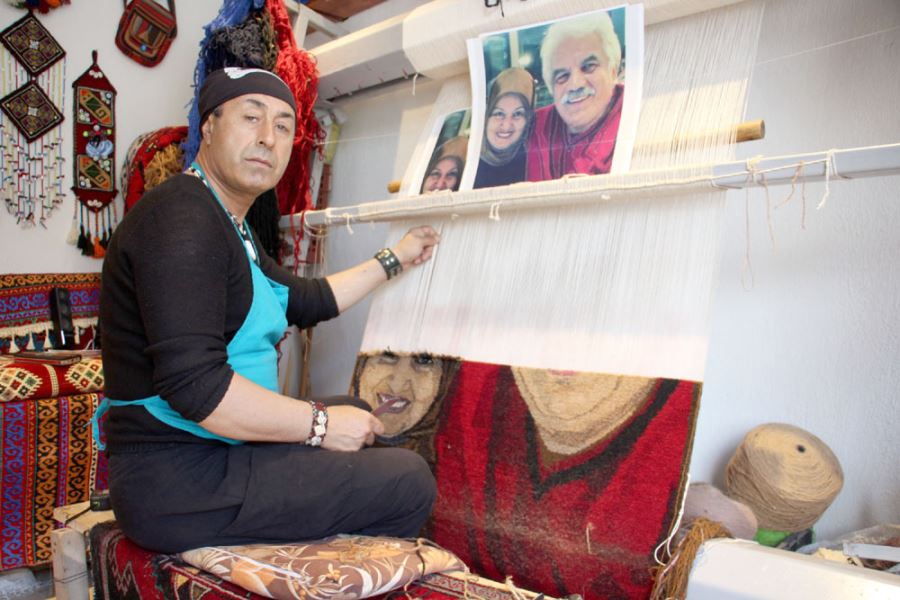 Tabloları İlmek Atarak İşliyor