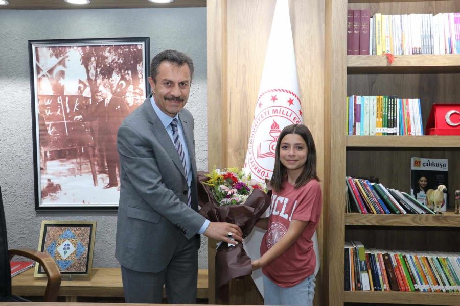 Öğrencilerden Aslan