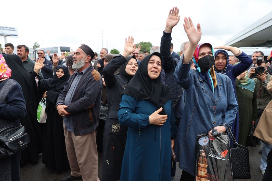  Hacı Adayları Dualarla Uğurlandı
