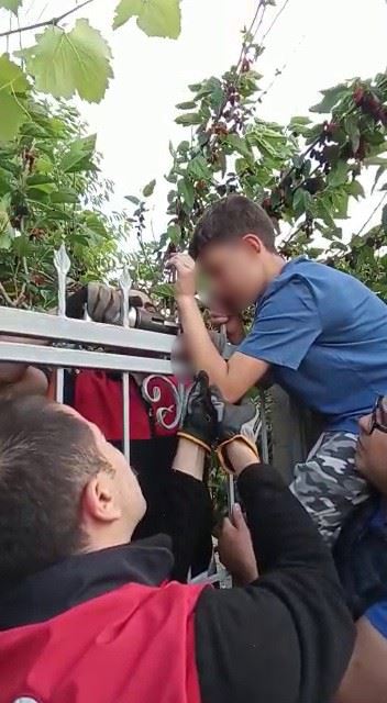 Eline Korkuluk Demiri Saplandı--Video