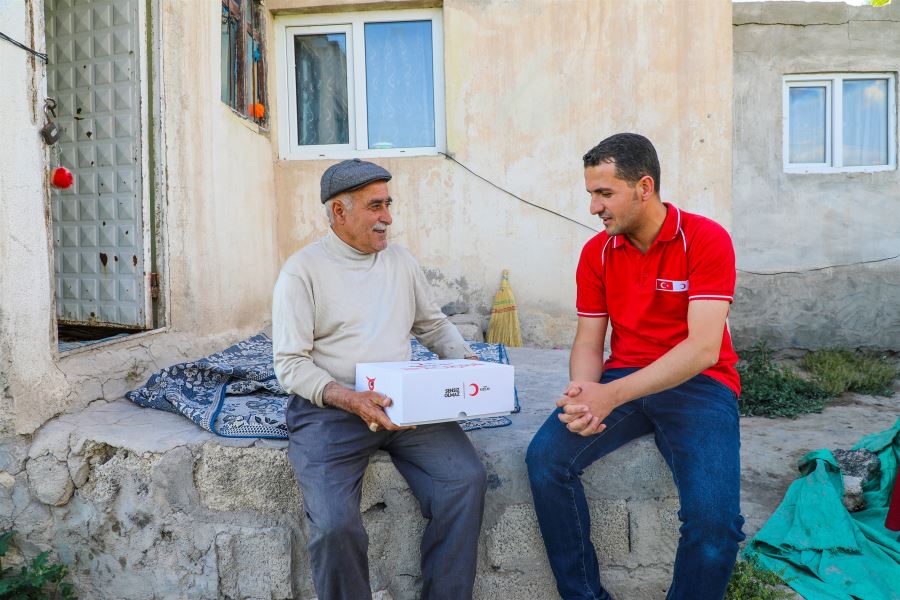 Kızılay, Kurban Etlerini Ulaştırdı