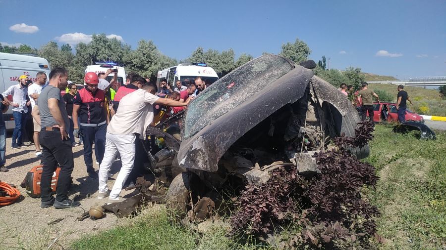 Aşırı Hız Kazaya Sebep Oldu: 4 Yaralı