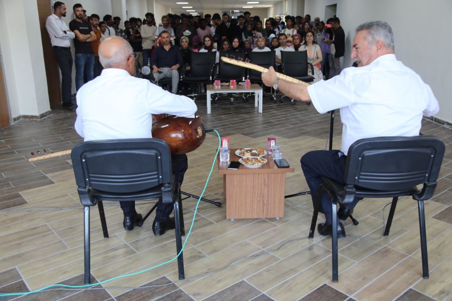 Aşıklar Atıştı