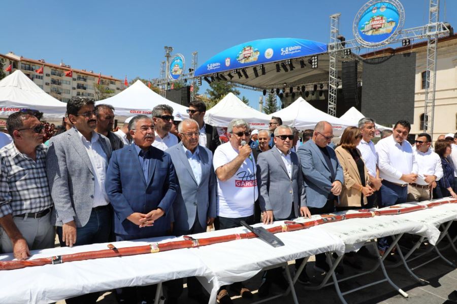 58 Metre Sucuk İkram Edildi