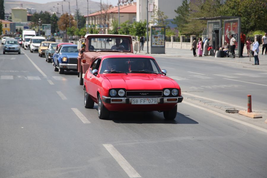  Dikkati En Çok Klasik Otomobiller Çekti