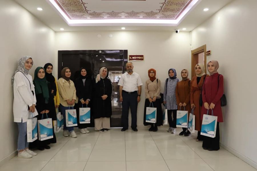 İlahiyat Öğrencileri Stajlarını Tamamladı
