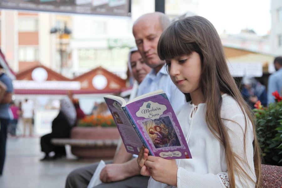 Sivas Ellerinde Kitap Okunur