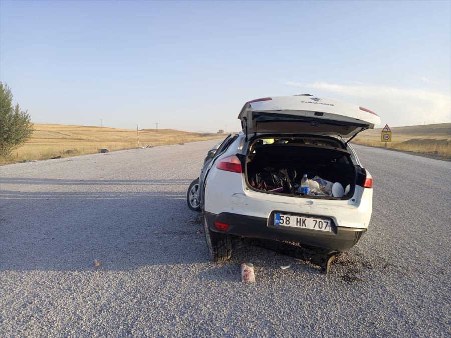 Devrilen Otomobildeki Polis Memuru Yaralandı --Video