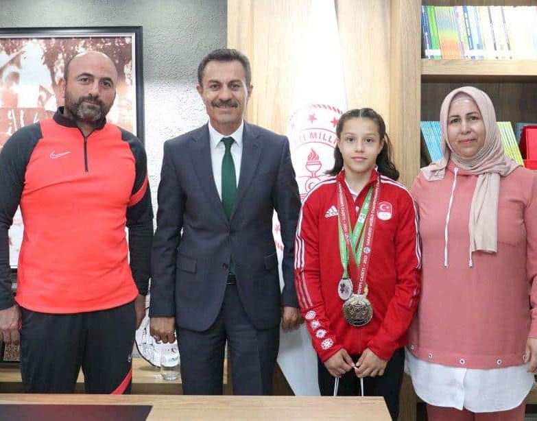 Dünya İkincisinden Aslan