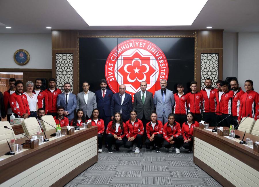 Cumhuriyet Üniversitesi İle Türkiye Kayak Federasyonu Arasında İş Birliği Protokolü İmzalandı 