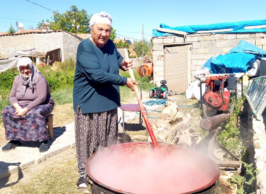 Bin Bir Zahmetle Yapılıyor, Kışın Afiyetle Tüketiliyor 