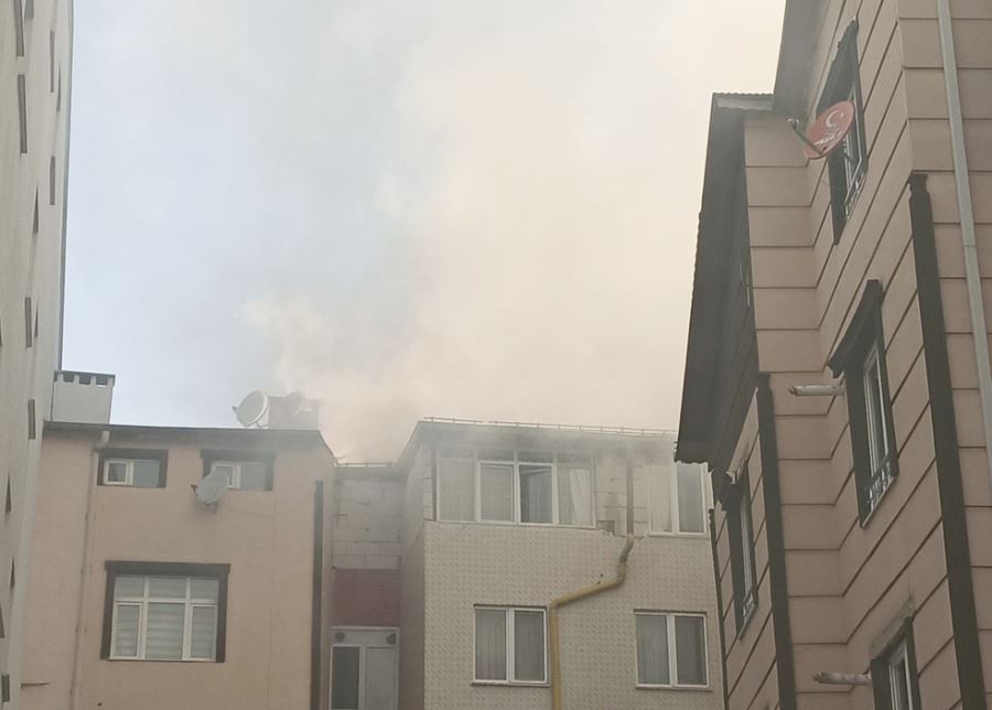 Çatı Katında Çıkan Yangın Korkuttu 
