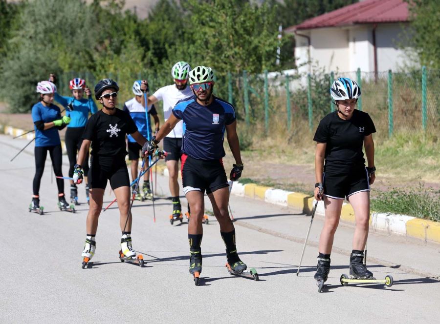 Kış Olimpiyatlarına Katılabilmek İçin Asfalt Zeminde Çalışıyorlar -- Video