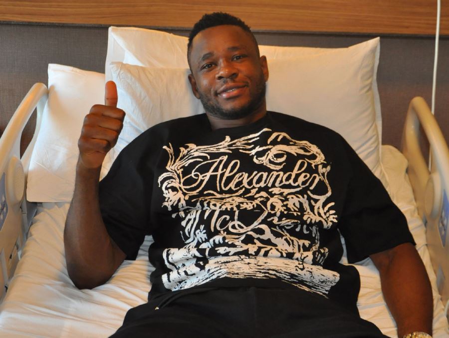 Leke James Ameliyat Oldu