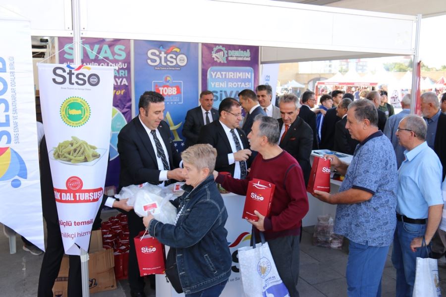Yöresel Ürünler İkram Edildi