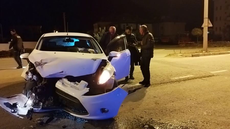 İki Kişiyi Yaralayıp Kaçtı