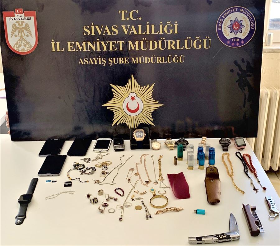 Plastik Aparatla Kilitleri Açıp Evleri Soydular