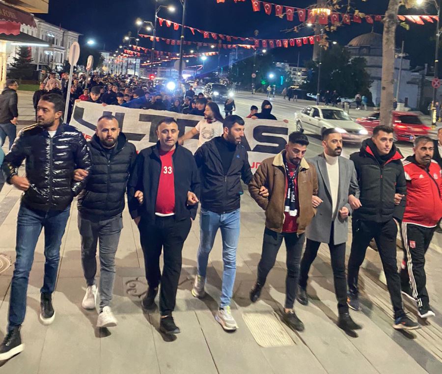 Maç Öncesi Coşkulu Yürüyüş