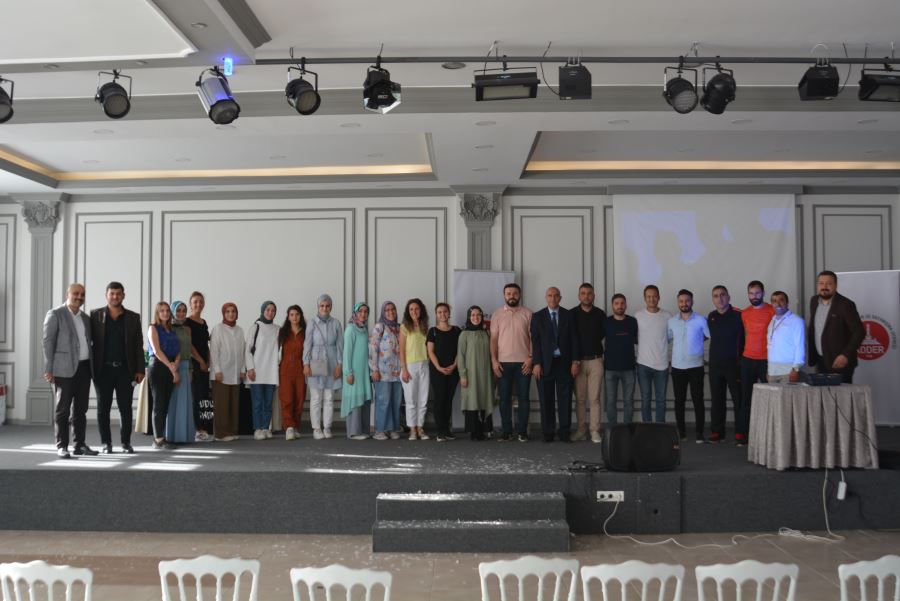 400 Öğrenciye Kırtasiye Yardımı