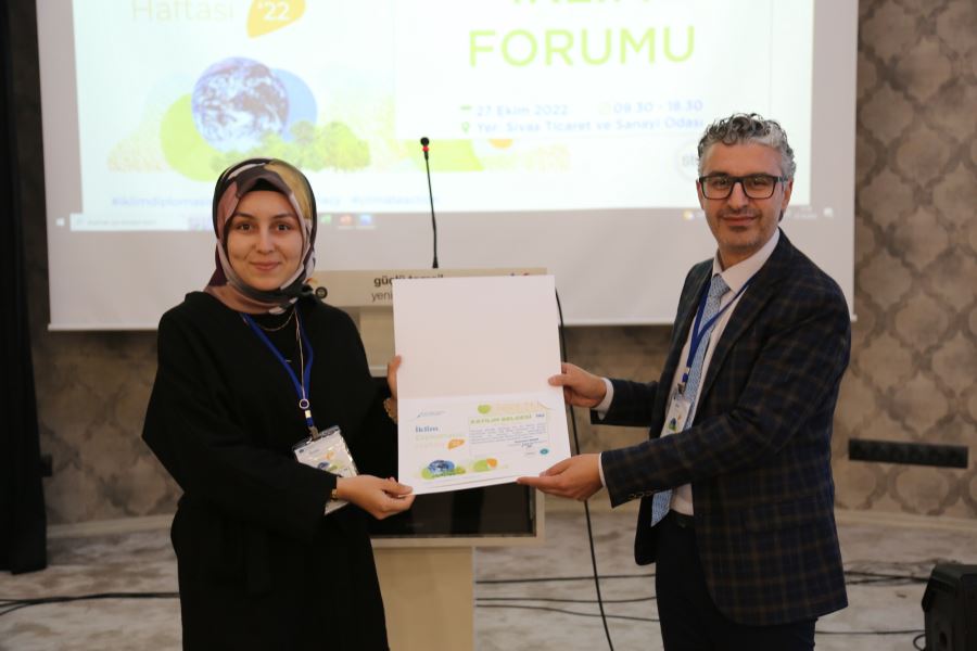 Öğrencilere Katılım Sertifikası Verildi