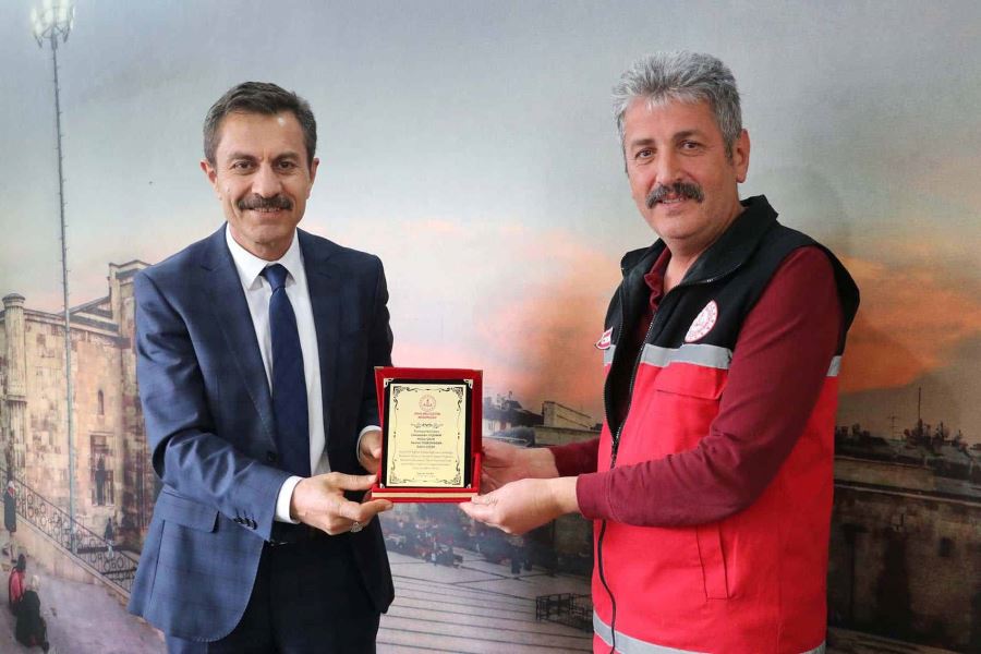 Ödülleri Aslan Takdim Etti