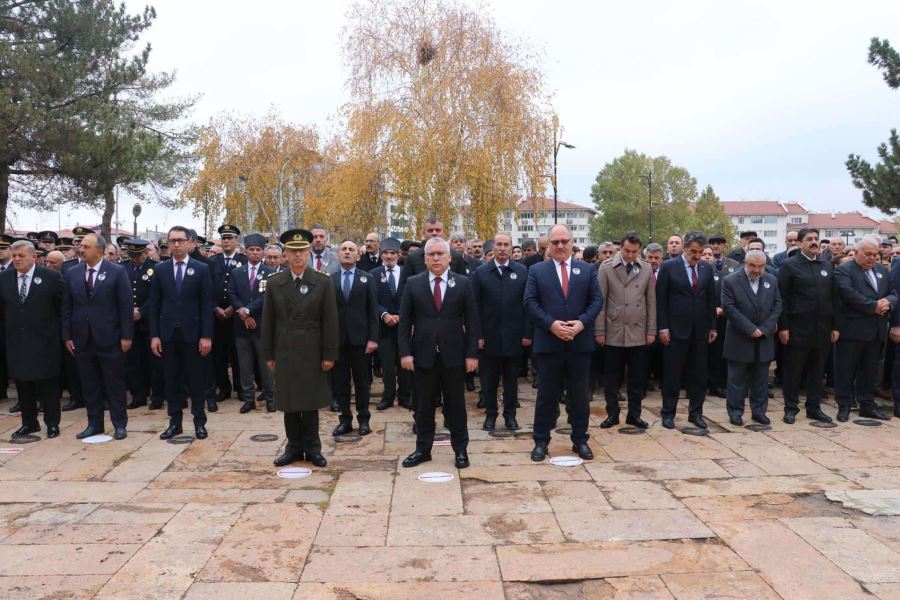 Anıta Çelenk Sunuldu