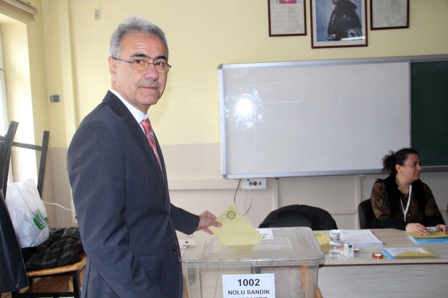 İlk Raundun Galibi Özdemir