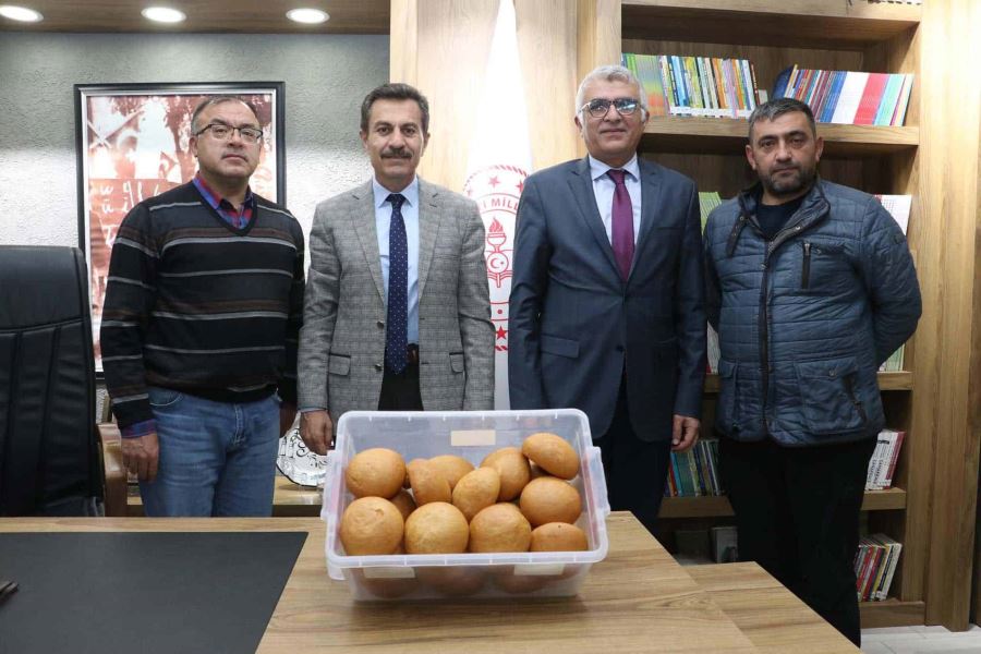 Lise Öğrencileri Ekmek Üretiyor