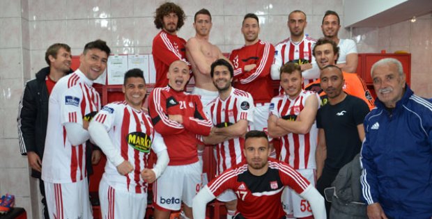 ZAFERİN POZU