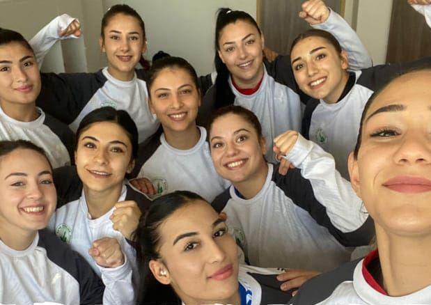 “Bizim Kızlar” 15 Sayı Farkla Kazandı