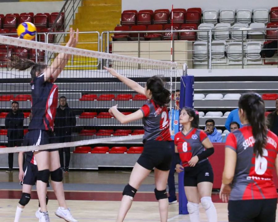 Okullar Arası Voleybol Devam Ediyor