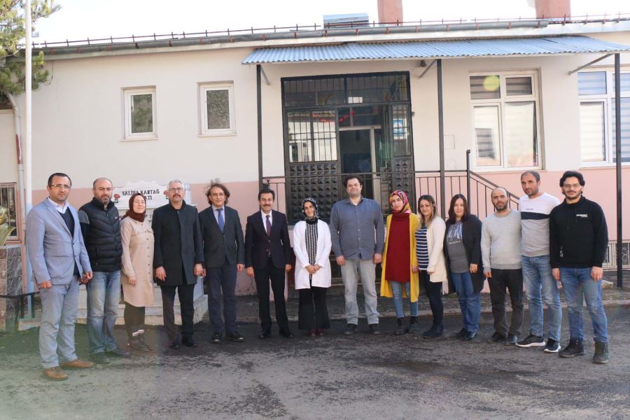   Öğretmenlerin Taleplerini Dinledi 