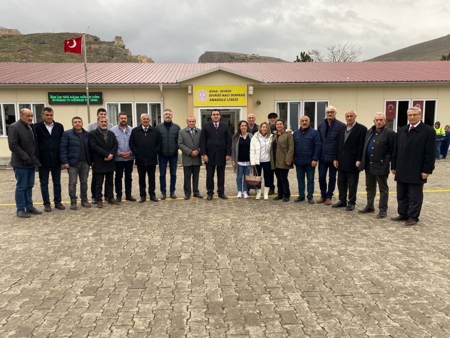 Prefabrik Okulda Eğitim Görüyorlar--Video