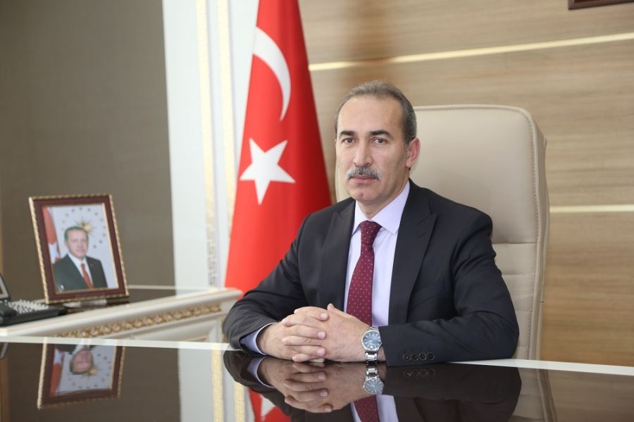 Eserleriyle Sevgi Köprüsü Kurdu 