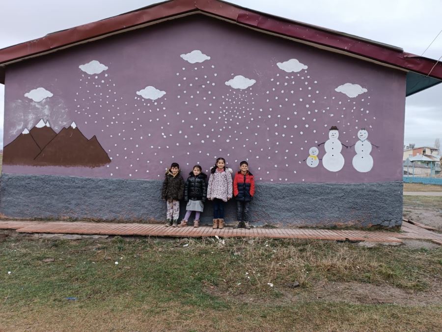 Köy Okulunu Adeta Masal Evine Çevirdiler 