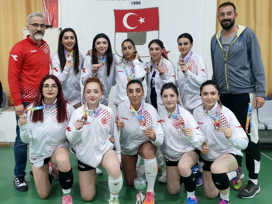 Voleybol Takımından Büyük Başarı