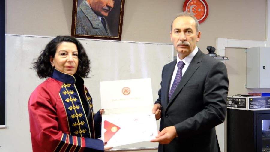 Cübbeleri Rektör Giydirdi