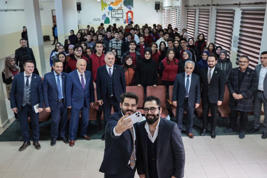 Gençlerin Ufkunu Açmayı Amaçlıyoruz 